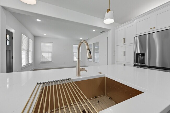 Building Photo - Brand New Custom 3 bedroom home in Granbury!