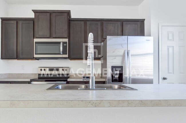 Building Photo - 8306 Zenith Cir