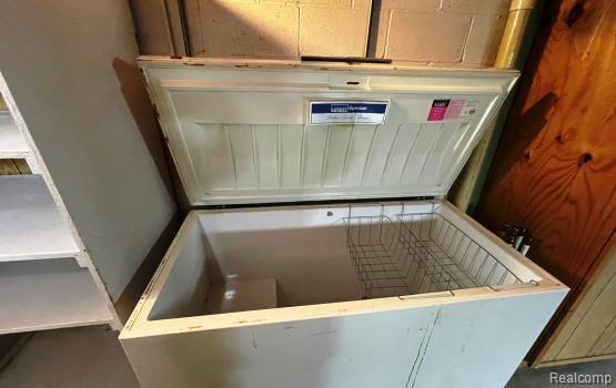 Building Photo - 2145 Lakeshire Dr