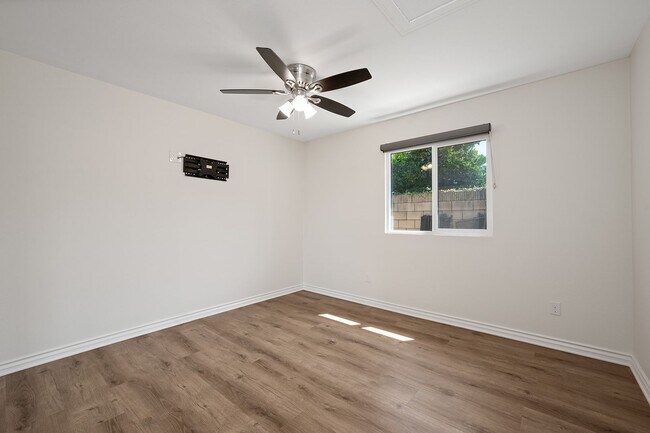 Building Photo - **724 E Cypress Ave Glendora** 4 bedroom 2 bath !!2 weeks free OAC!!