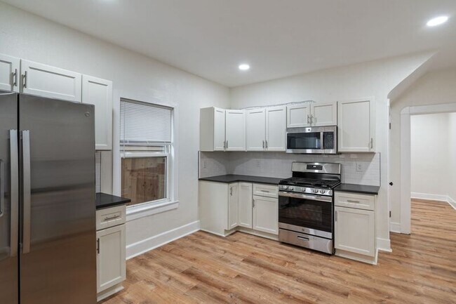 Building Photo - 209 N Addison St