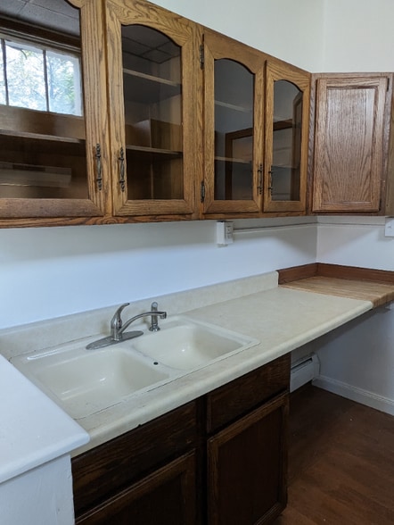 Building Photo - 346 S Rose St