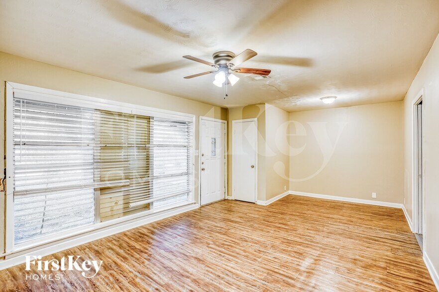 Building Photo - 1610 13th Ave N