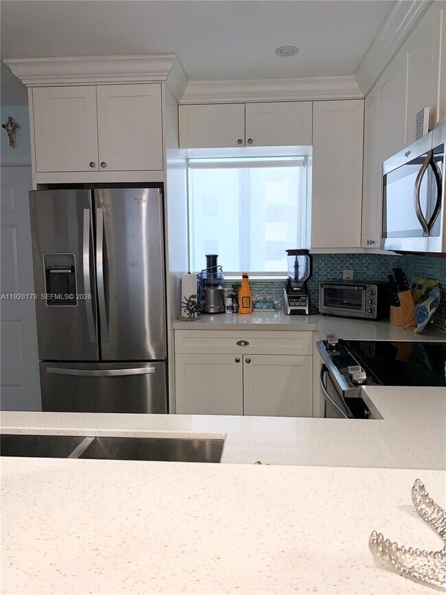 Building Photo - 325 Ocean Dr