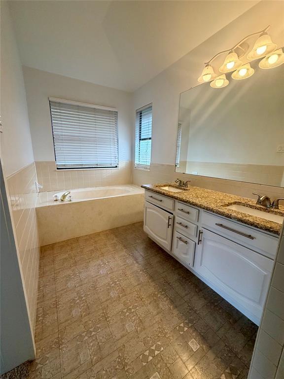 Building Photo - 17844 Park Valley Dr