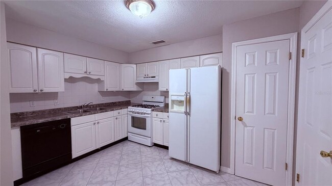 Building Photo - 400 Morrill Terrace