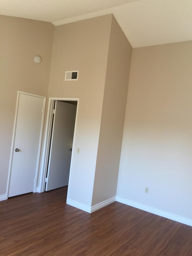 Building Photo - 1631 Avenida Selva