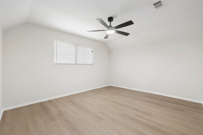 Building Photo - 16615 Glamis Ln