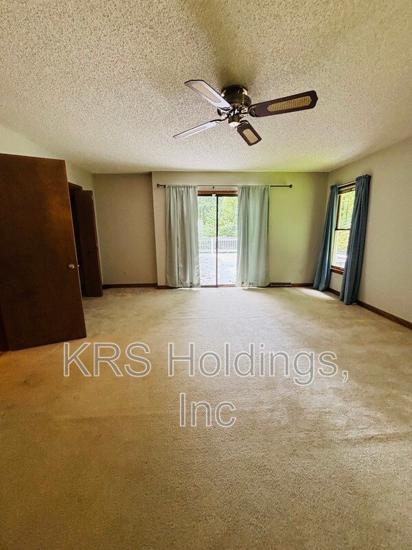 Building Photo - 8416 Summit Acres Dr