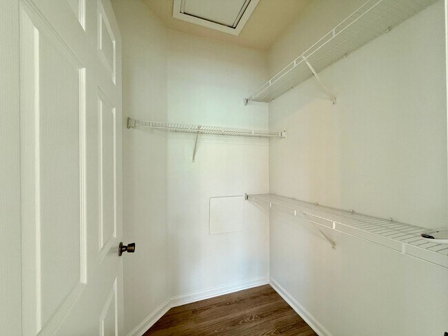 Building Photo - Bright and updated 3-bedroom, 2-bath condo