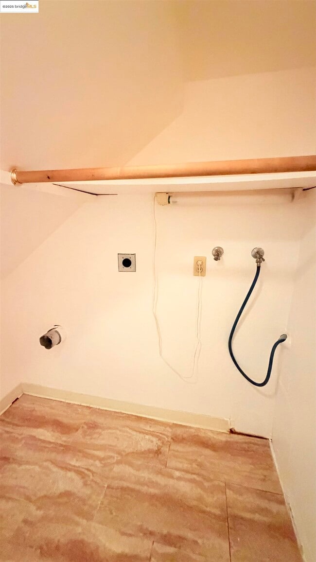 Building Photo - 2101 Shore Line Dr