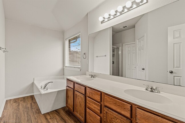 Building Photo - 1941 Harvester Dr