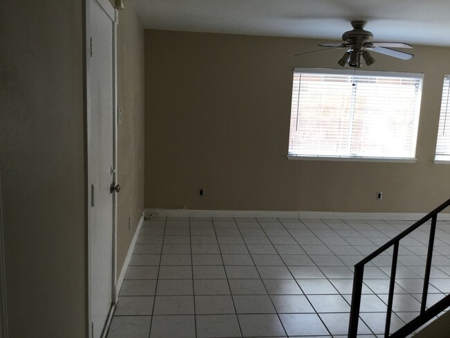 Building Photo - Gorgeous 3Bed/2.5Bath/Pool/Spa, 2-Story Home located in the NW part of the valley