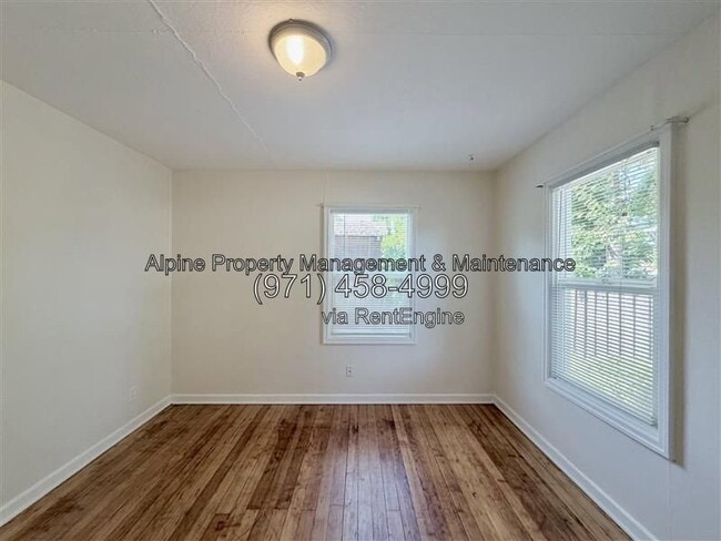 Building Photo - 1017 NE Birchwood Dr