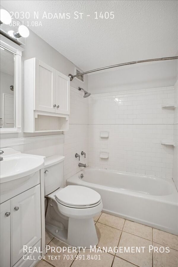 Building Photo - 2030 N Adams St