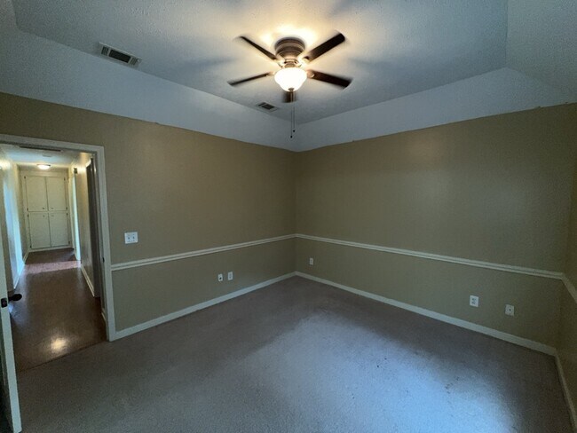 Building Photo - 1905 Christine Dr