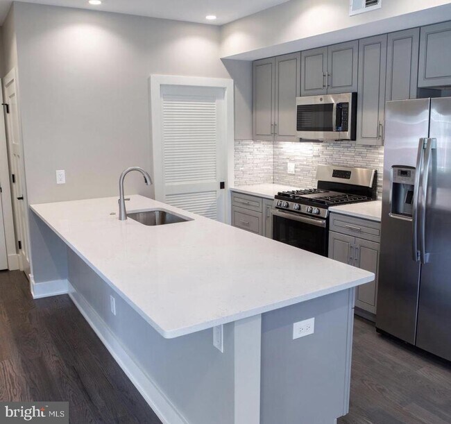 Building Photo - 1701 Trinidad Ave NE