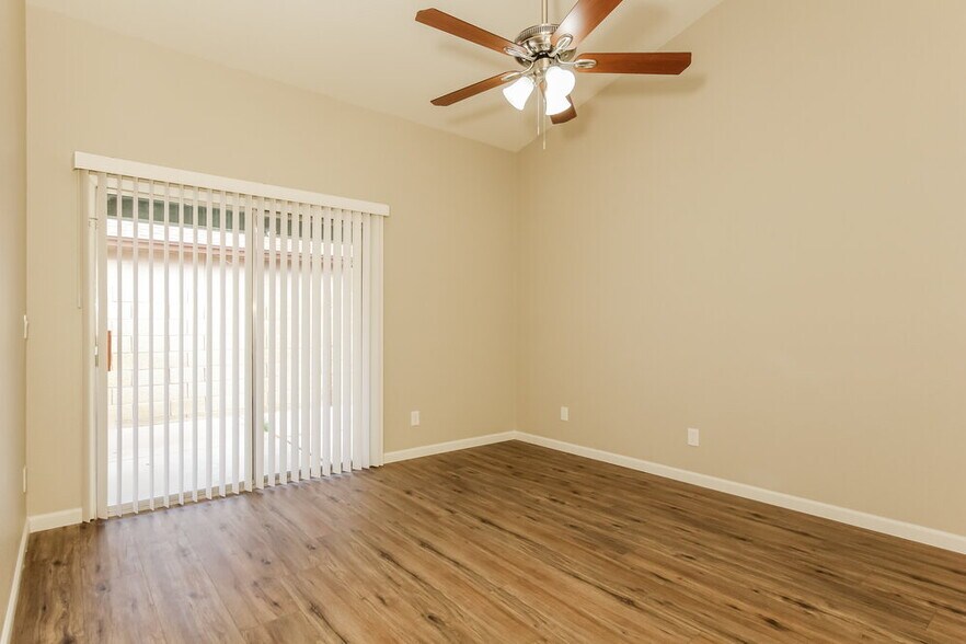 Building Photo - 11942 N 73rd Ave