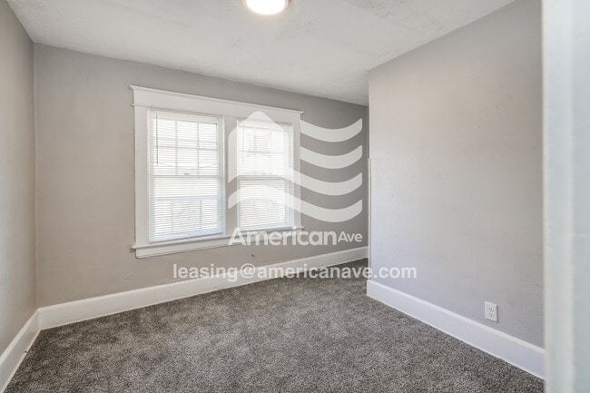 Building Photo - 1202 E Fox St