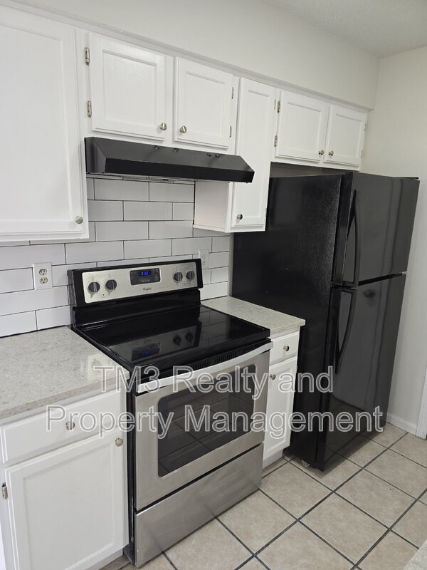 Building Photo - 1602 E Kansas City Rd