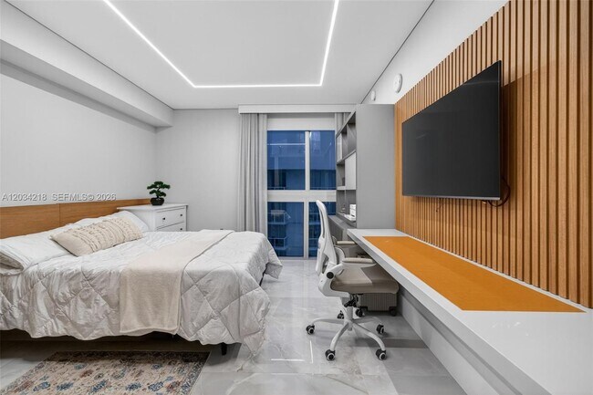 Building Photo - 300 Sunny Isles Blvd