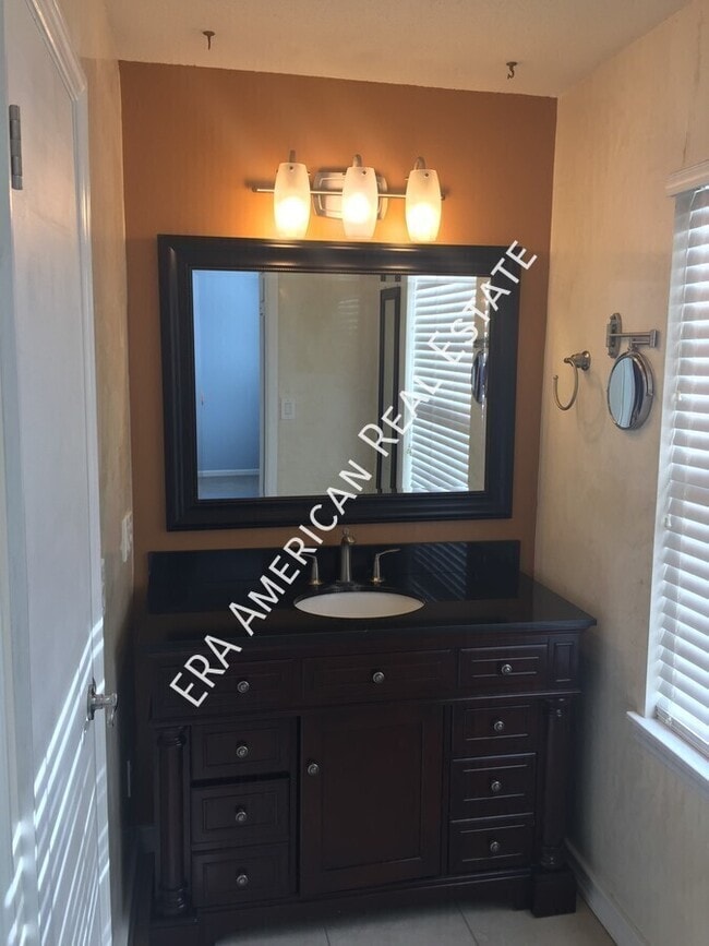 Building Photo - 27 11th St