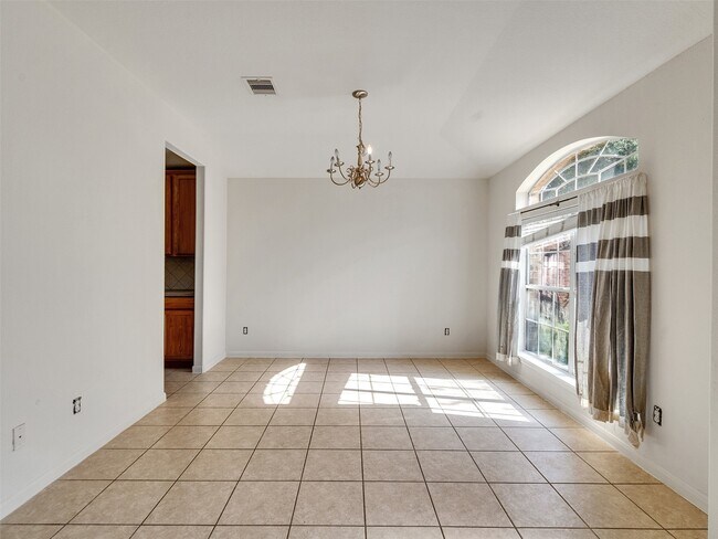 Building Photo - 2306 Diamond Springs Dr