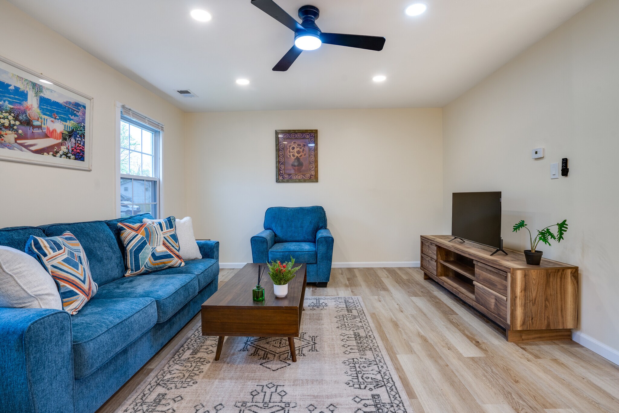 Building Photo - 14220 Fallbrook Ln