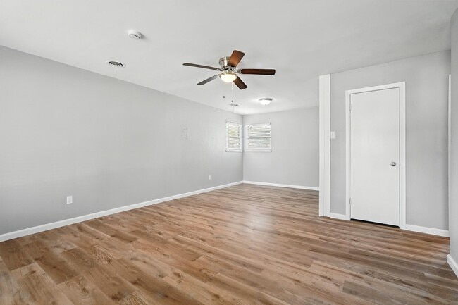 Building Photo - 5107 Durango Dr