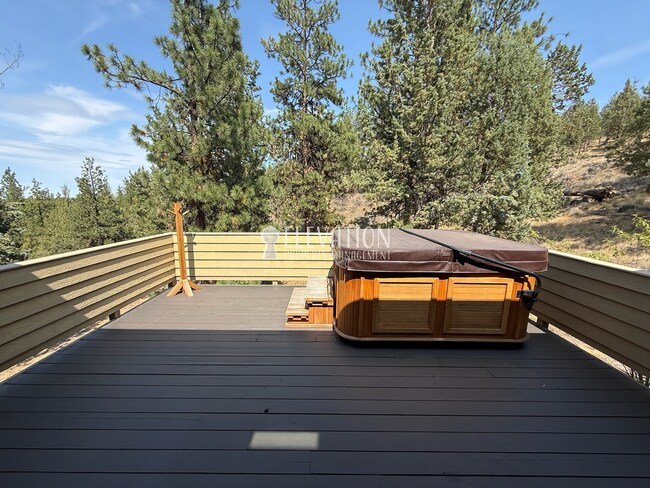 Building Photo - 5BR / 3.5BA Forest Retreat in NW Bend with ADU included