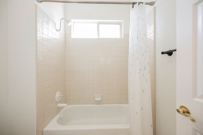 Building Photo - Luxury Home located in Henderson