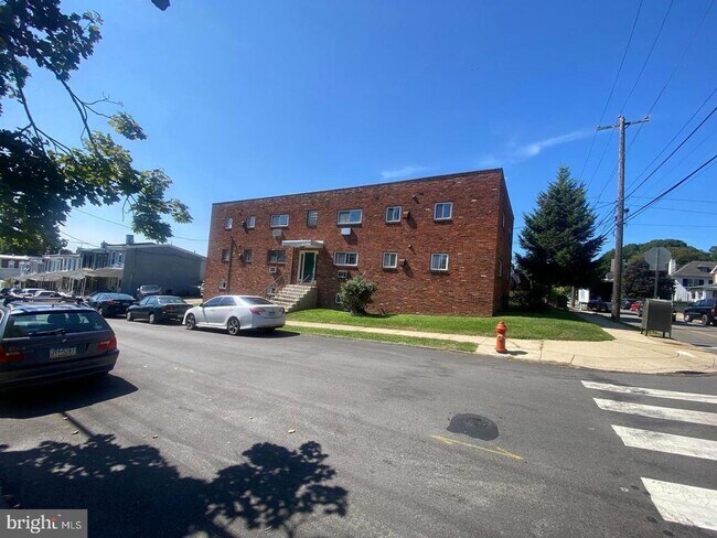 Building Photo - 6180 Lawnton St