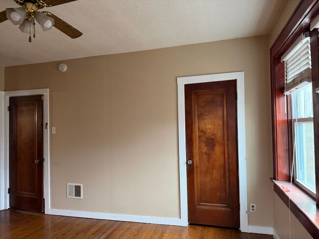 Building Photo - 5918 Arendes Dr