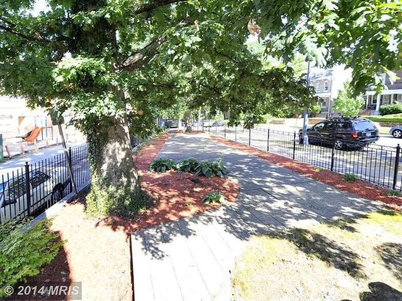 Courtyard - 433 Longfellow St. NW