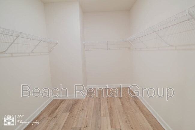 Building Photo - 1860 Villena Dr