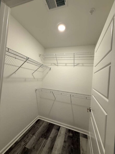 Building Photo - 171 Charter Dr