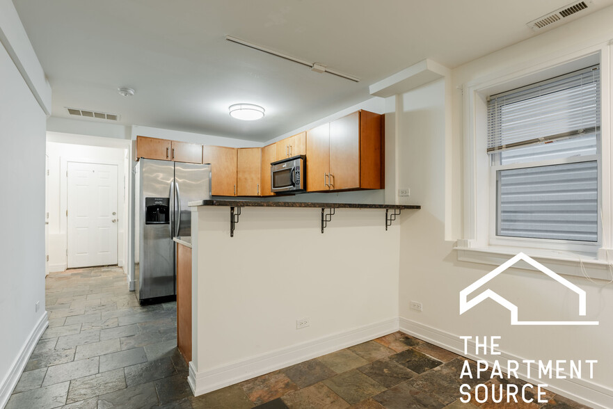 Building Photo - 3023 N Oakley Ave