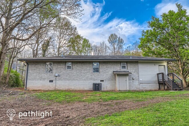 Building Photo - 2250 Bouldercrest Road