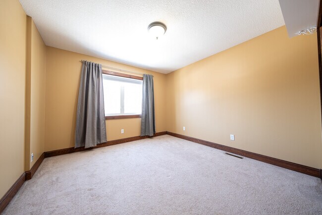 Building Photo - 15678 Duck Pond Way