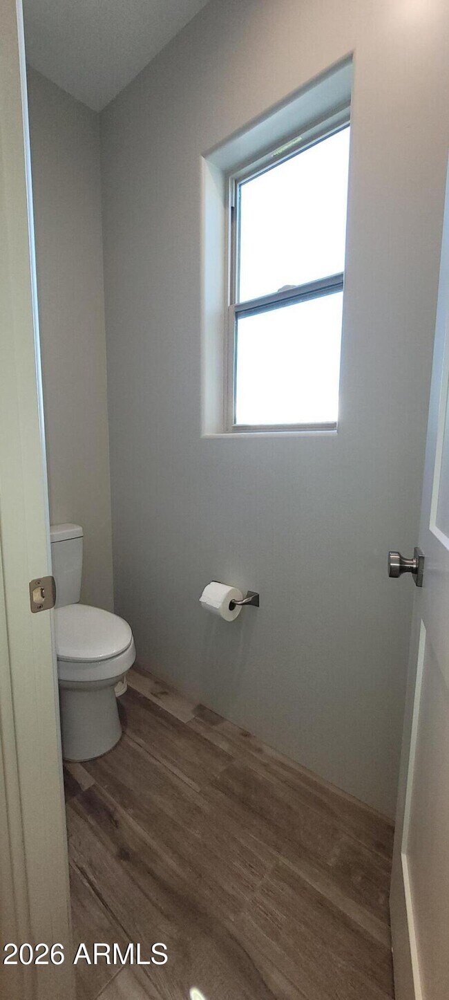 Building Photo - 900 W Hermosa Dr