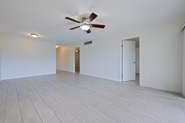 Building Photo - 1505 Crescent Cir