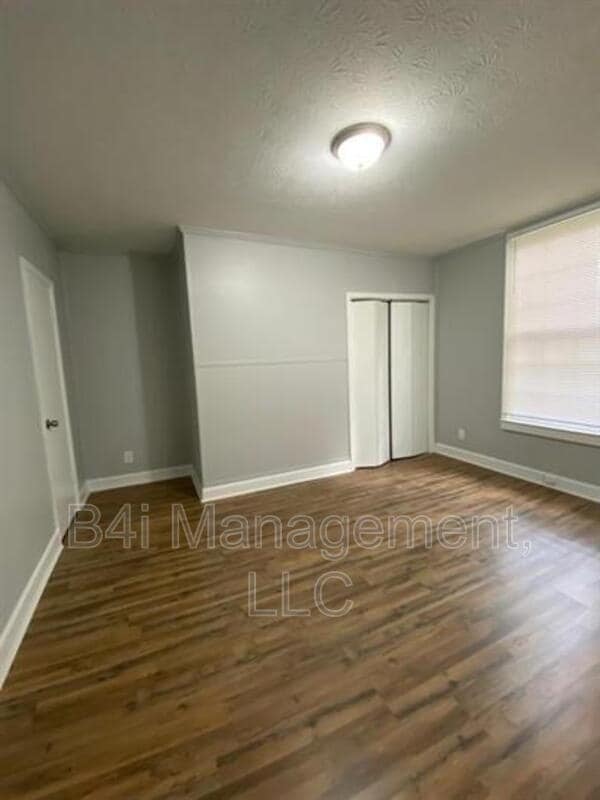 Building Photo - 905 Murphy Ave