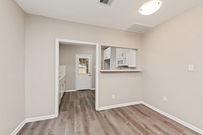 Building Photo - 1113 8th St
