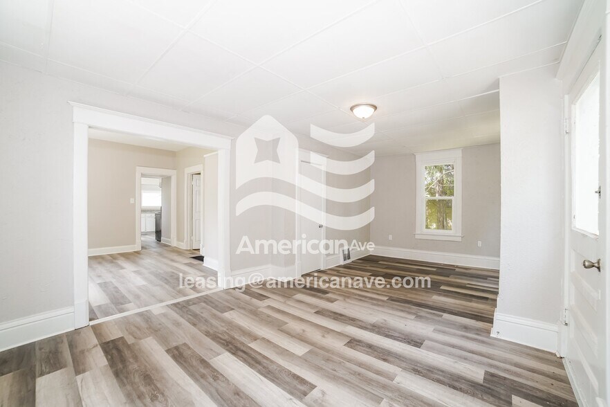 Building Photo - 704 E Gift Ave