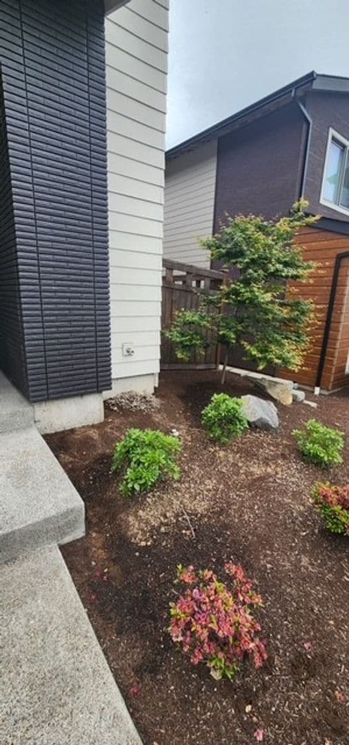 Building Photo - $3,595 -Two-Story 4 Bedrooms, 2.5 Bathrooms Contemporary Home Awaits Your Tenancy!