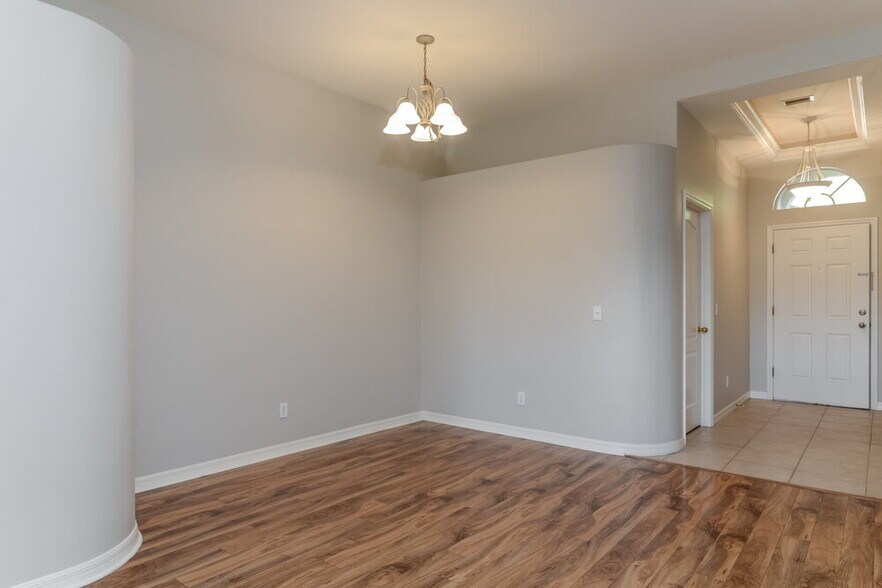 Building Photo - 5515 Lansdowne Way