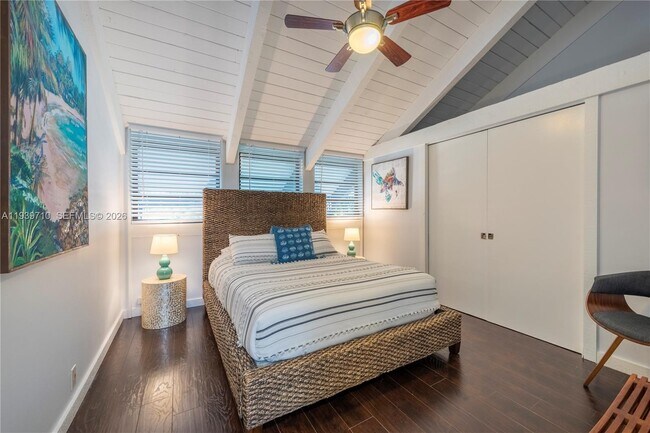 Building Photo - 1501 NE 24th St