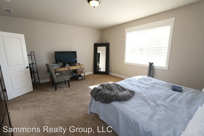 Building Photo - 9953 SE Merlo St