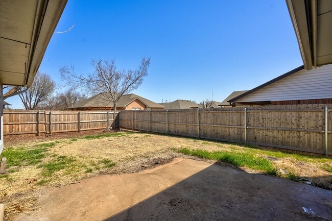 Building Photo - 4 bed, 2 bath home in Edmond
