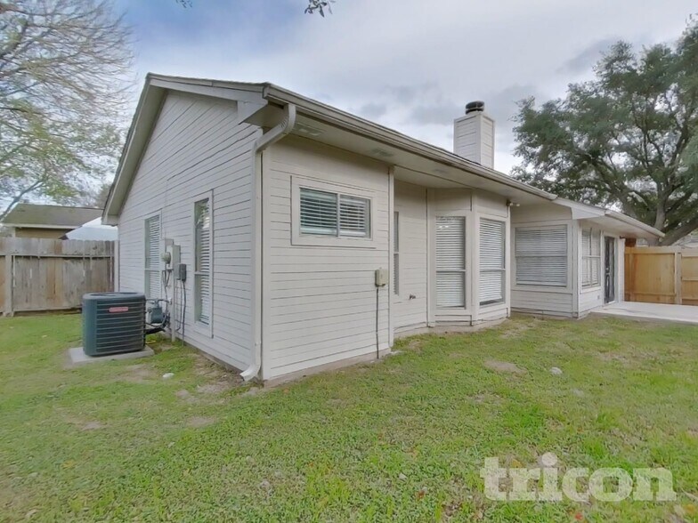 Building Photo - 6615 Laurel Glen Dr